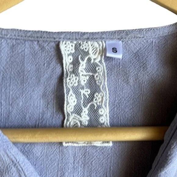 Sadie & Sage Women's Surplice Dress Color: Slate/Light Purple/Gray Size Small - Picture 9 of 11